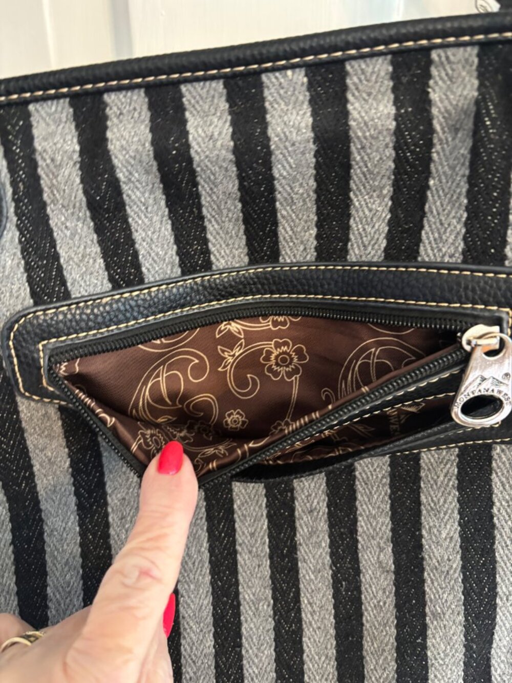 Montana West Distressed Look Flag Purse - Picture 5 of 13